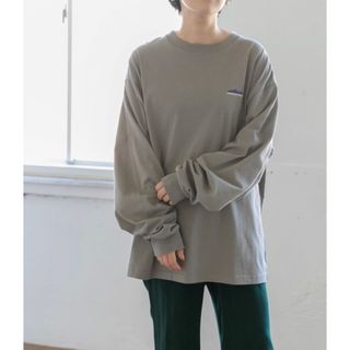 アーバンリサーチ(URBAN RESEARCH)のタグ付き　ロンT ロゴT 長袖　ゆったり　刺繍ロゴ　M 秋服　トップス　男女兼用(Tシャツ(長袖/七分))