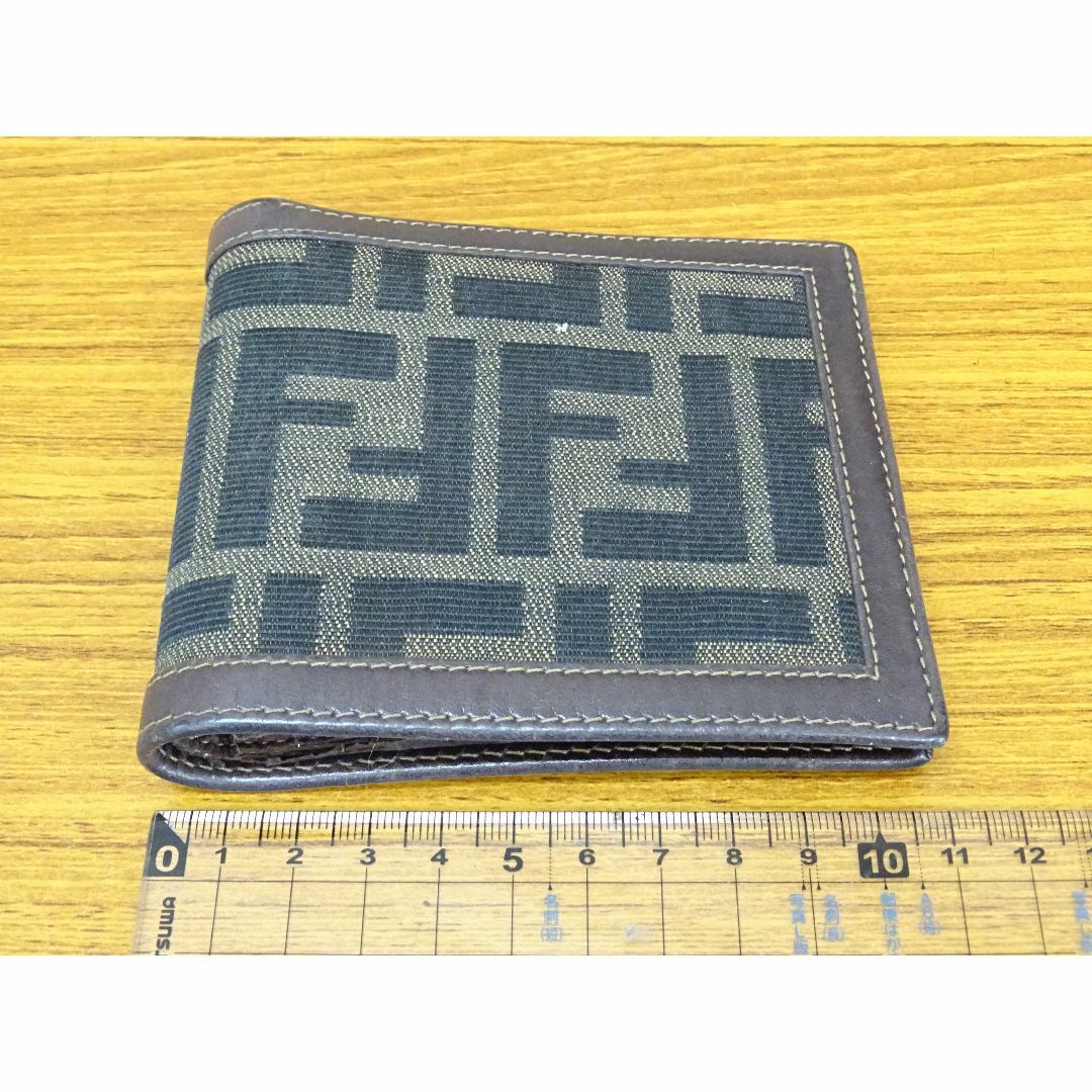 FENDI(フェンディ)のK宇002/ FENDI ズッカ 2つ折り財布 キャンバス レザー メンズのファッション小物(折り財布)の商品写真