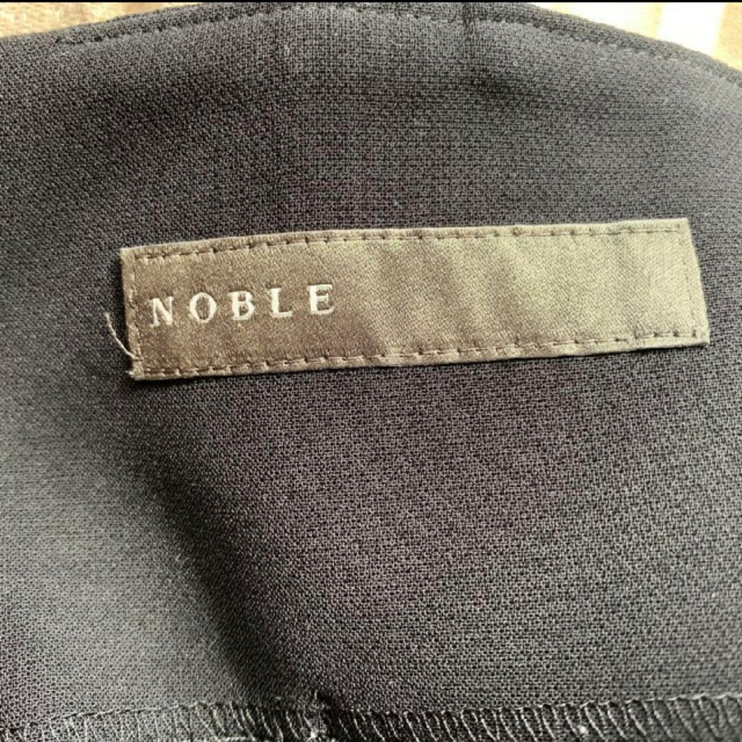 Noble(ノーブル)のnoble　ショルダーストラップサロペットスカート レディースのスカート(ひざ丈スカート)の商品写真