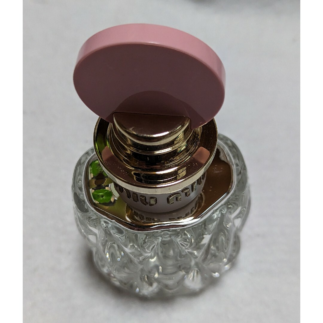miumiu(ミュウミュウ)の美品ミュウミュウダルジャンアブソリュオードパルファム50ml コスメ/美容の香水(香水(女性用))の商品写真