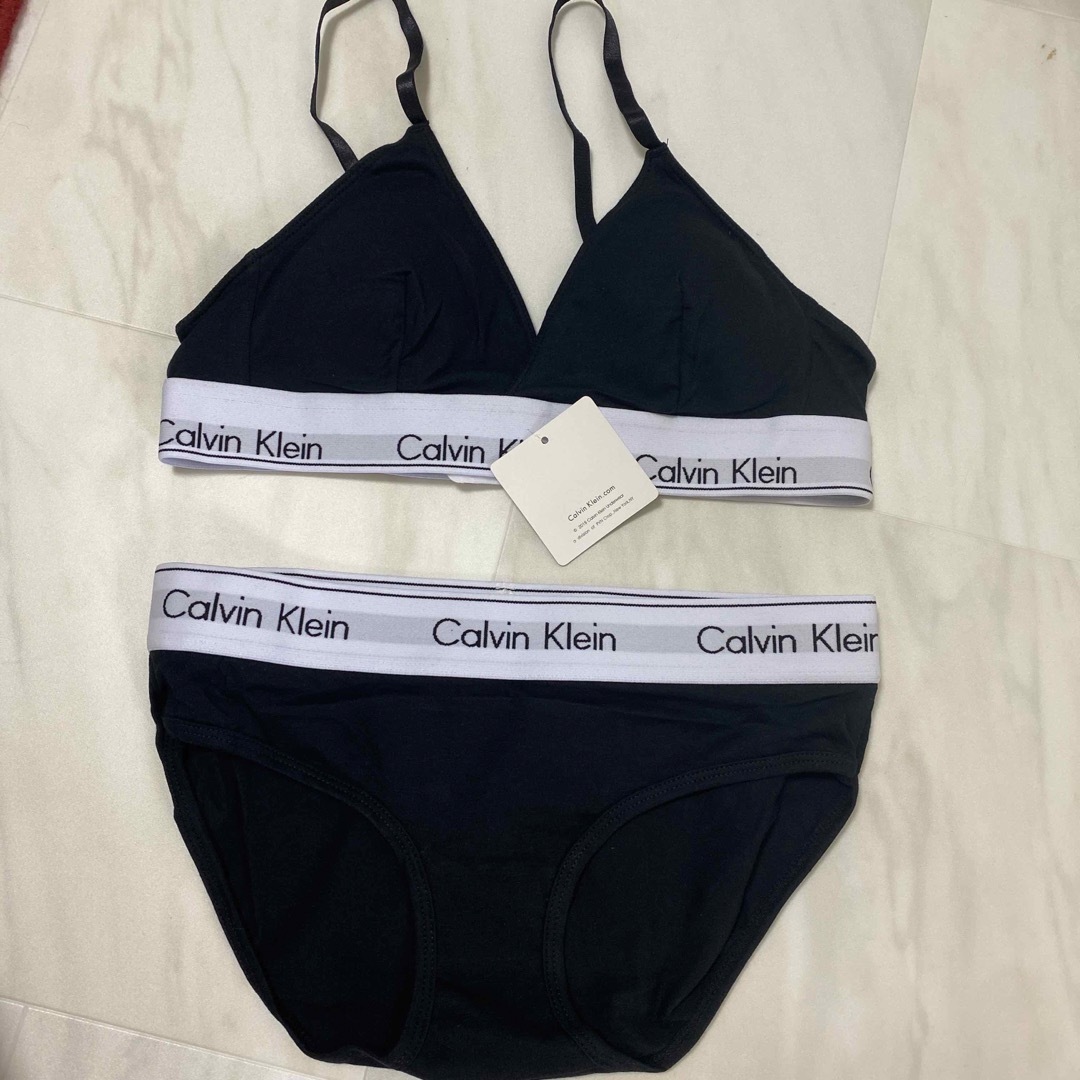 Calvin Klein(カルバンクライン)のカルバンクライン セットアップ レディースの下着/アンダーウェア(ブラ&ショーツセット)の商品写真