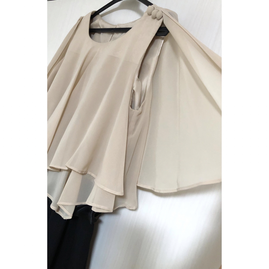 ワンピース　キレイめ　ベージュ　Sサイズ レディースのフォーマル/ドレス(ミディアムドレス)の商品写真