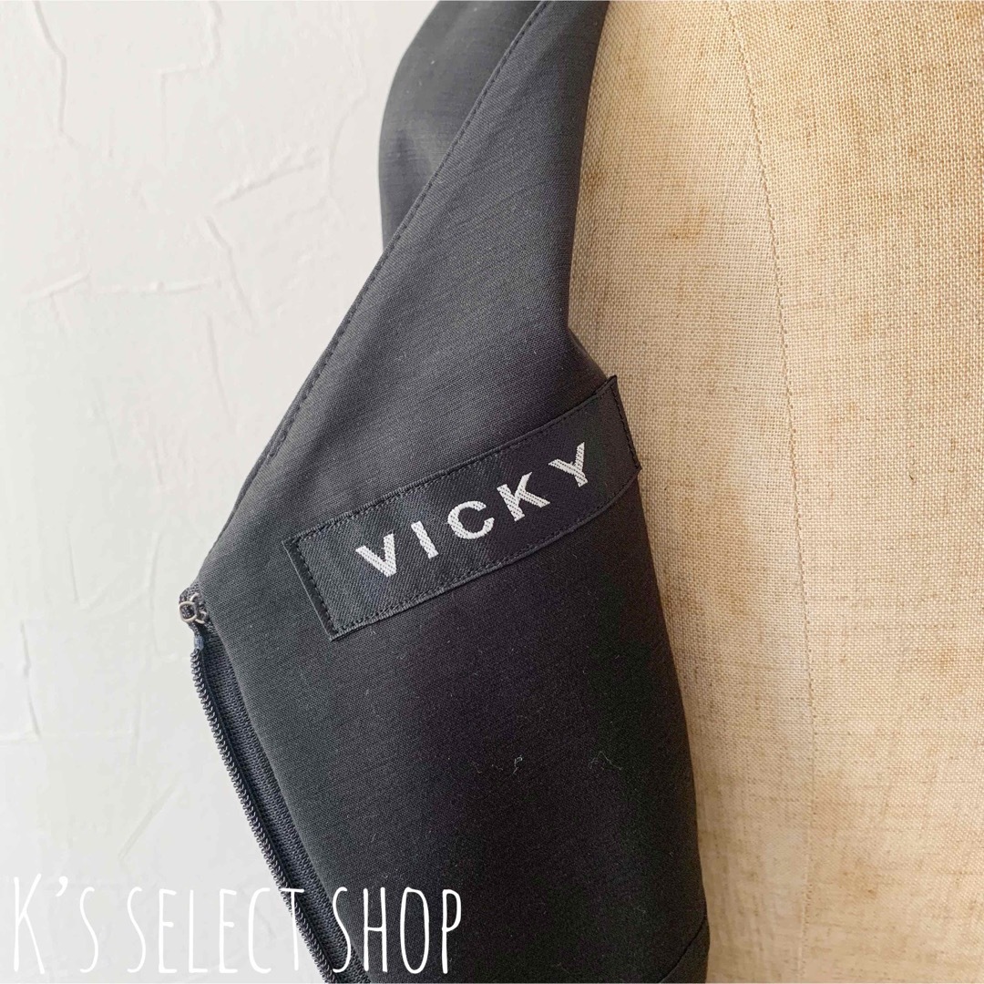 VICKY(ビッキー)の美シルエット【VICKY】シンプル Ｖネック タイトワンピース 黒 レディースのワンピース(ひざ丈ワンピース)の商品写真