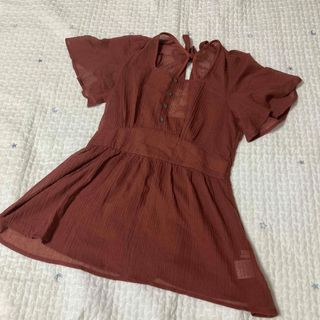 ダブルクローゼット(w closet)のWcloset 背中あきトップス ブラウス 茶色(シャツ/ブラウス(半袖/袖なし))