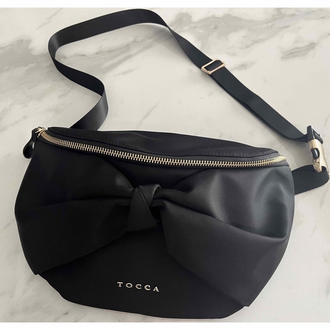 TOCCA(トッカ)のTOCCA ボディバッグ 黒 美品 レディースのバッグ(ボディバッグ/ウエストポーチ)の商品写真