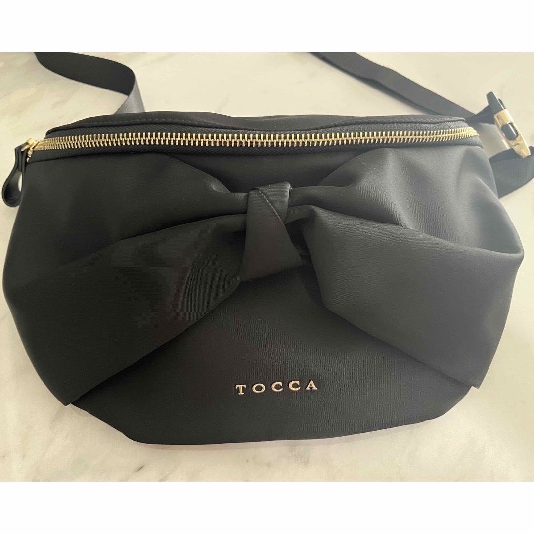 TOCCA(トッカ)のTOCCA ボディバッグ 黒 美品 レディースのバッグ(ボディバッグ/ウエストポーチ)の商品写真