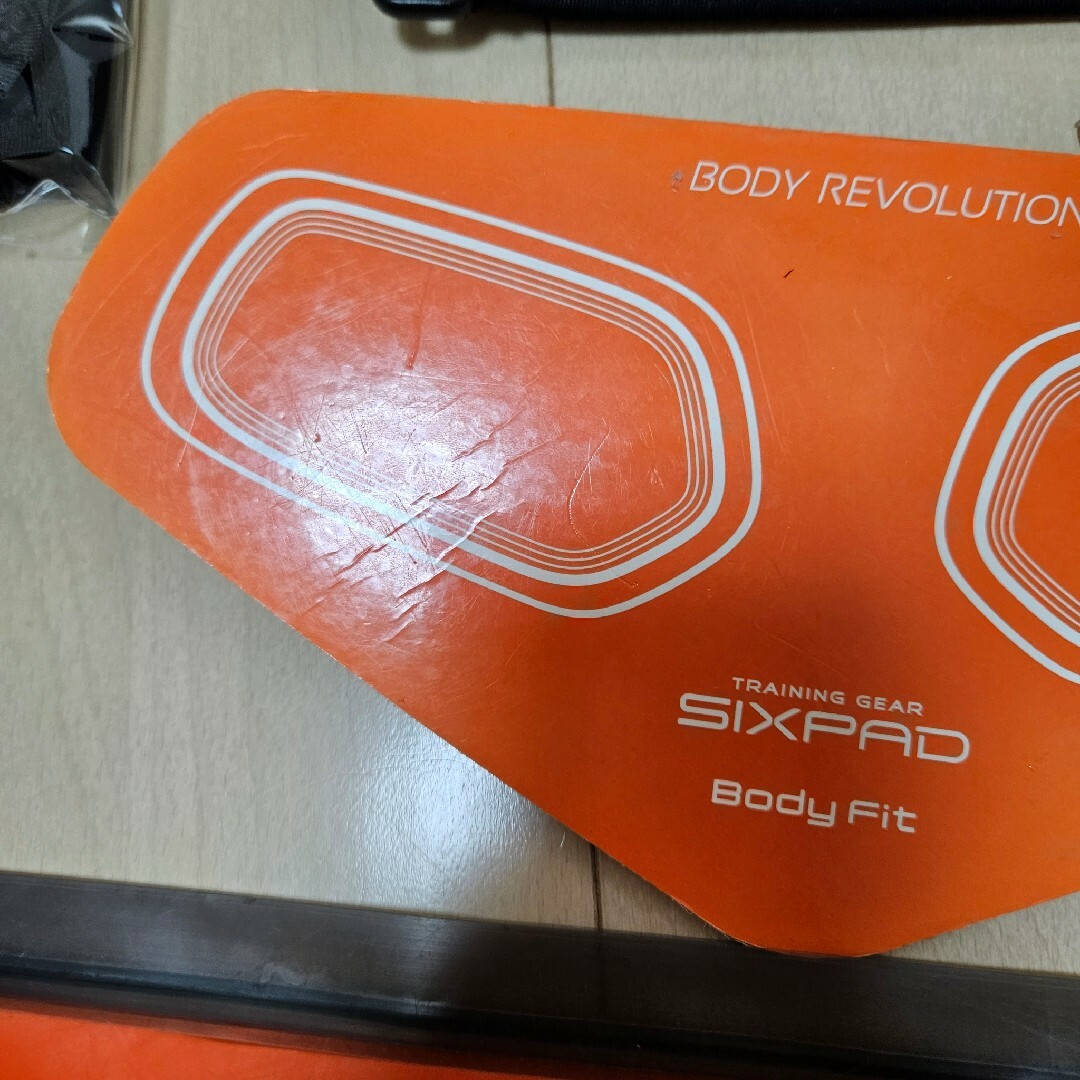SIXPAD(シックスパッド)のsixpad bodyfit2 2個 シックスパッド ボディフィット スポーツ/アウトドアのトレーニング/エクササイズ(トレーニング用品)の商品写真