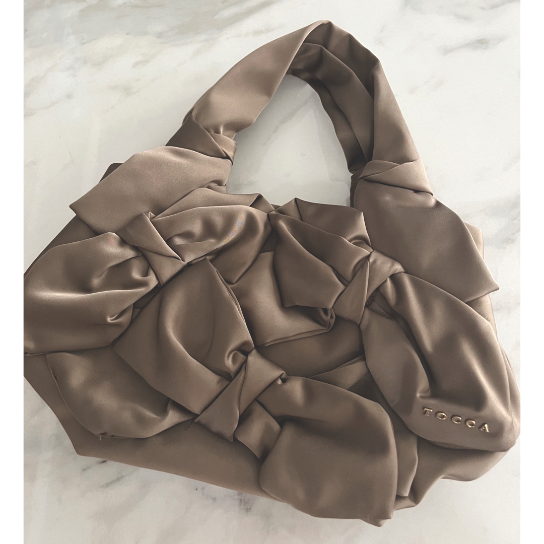 TOCCA - TOCCA ラッフルリボン バッグ ベージュ 美品の通販 by TOCCA - TOCCA ラッフルリボン バッグ ベージュ 美品の通販 by