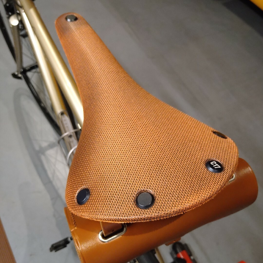 Brooks(ブルックス)のBROOKS　カンビウム　C17　オールウェザー （オレンジ） スポーツ/アウトドアの自転車(パーツ)の商品写真