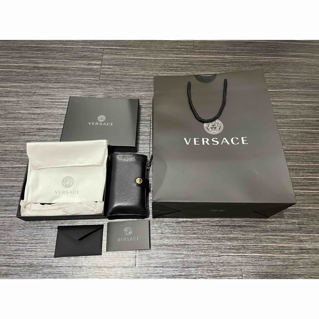 Versaceヴェルサーチ 二つ折り財布定価58500円を半額以下