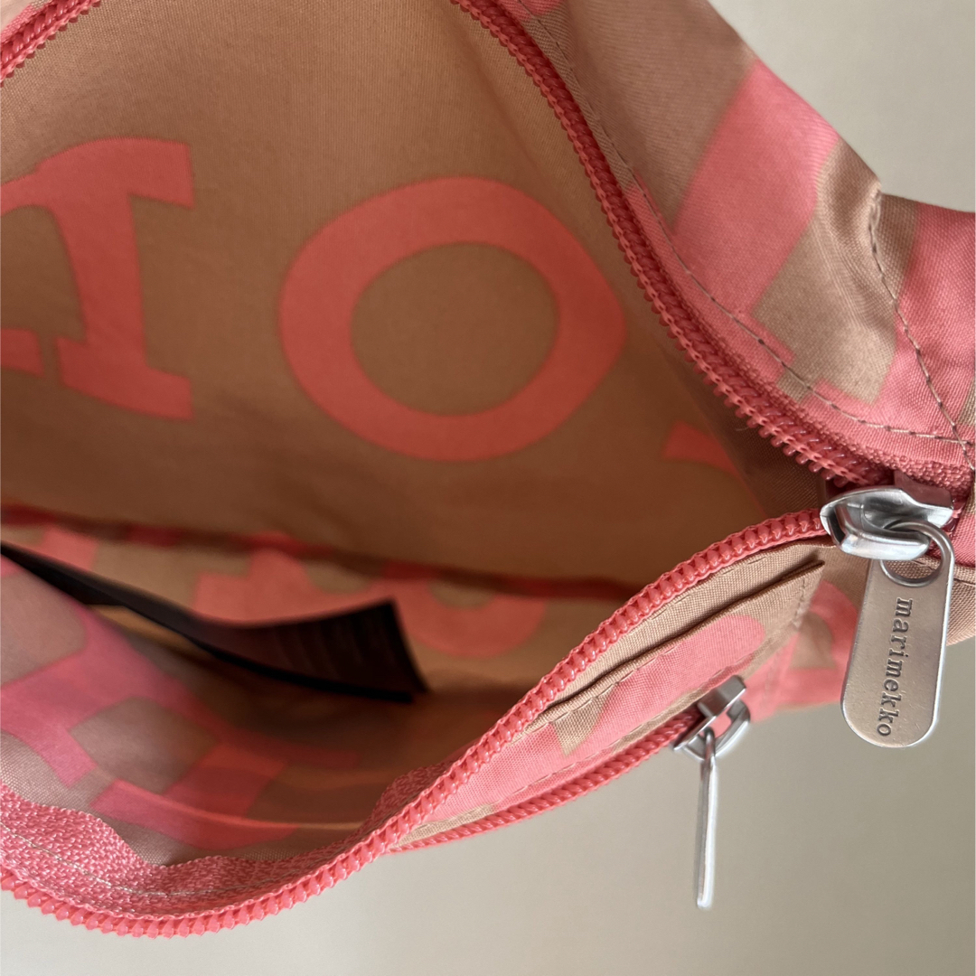 marimekko(マリメッコ)のmarimekko |  【日本限定】Logoトラベルバッグ レディースのバッグ(ショルダーバッグ)の商品写真