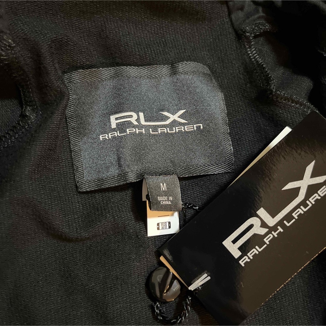 RLX（RalphLauren）(アールエルエックス)の新品タグ付き　ラルフローレン　RLX パーカー　黒　M メンズのトップス(パーカー)の商品写真