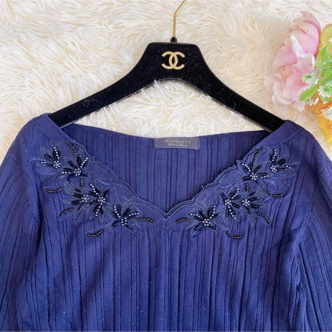 JUSGLITTY - ジャスグリッティー 花柄刺繍ビーズ装飾Vネックリブニット