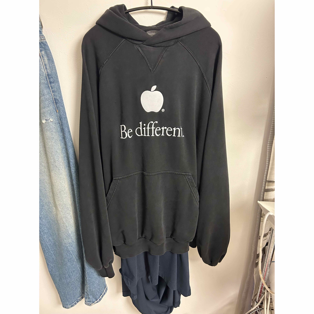 トップスBALENCIAGA 22aw Be different パーカー ブラック 1