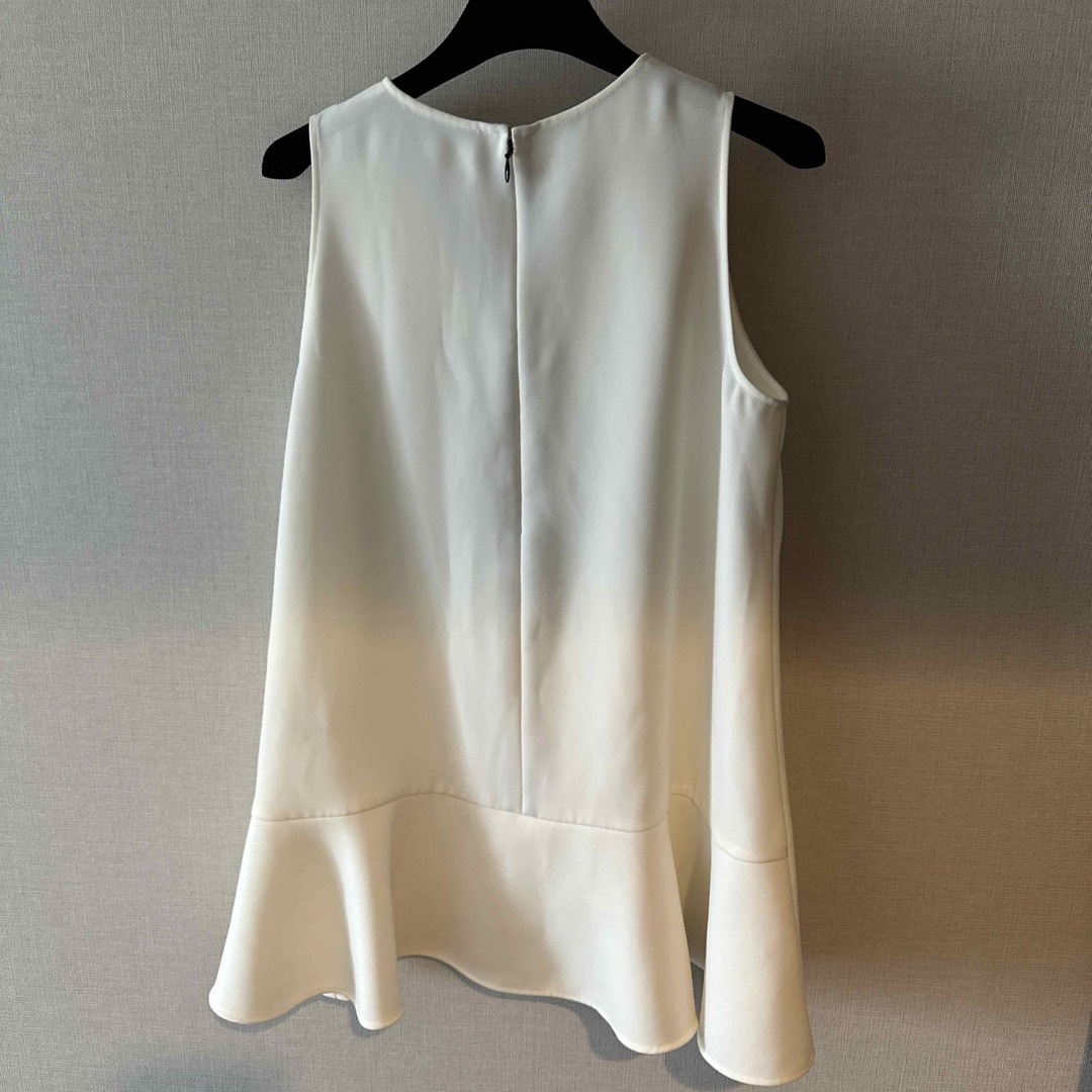 絶対的な信頼 ホワイト YOKOCHAN ノースリーブ momo's by 人気の通販 美品 カットソー(半袖/袖なし)