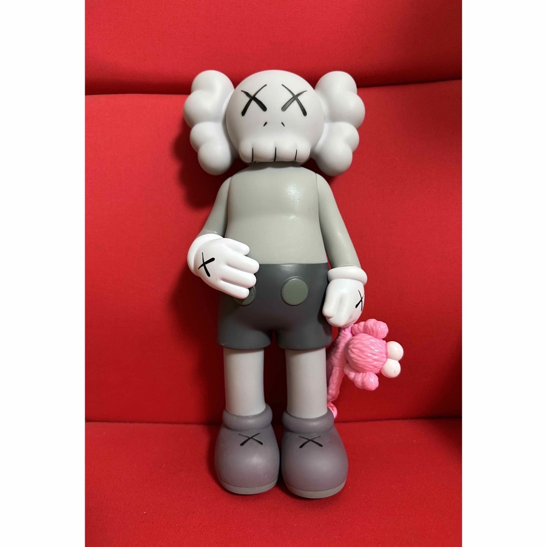 KAWS モチーフ フィギュア