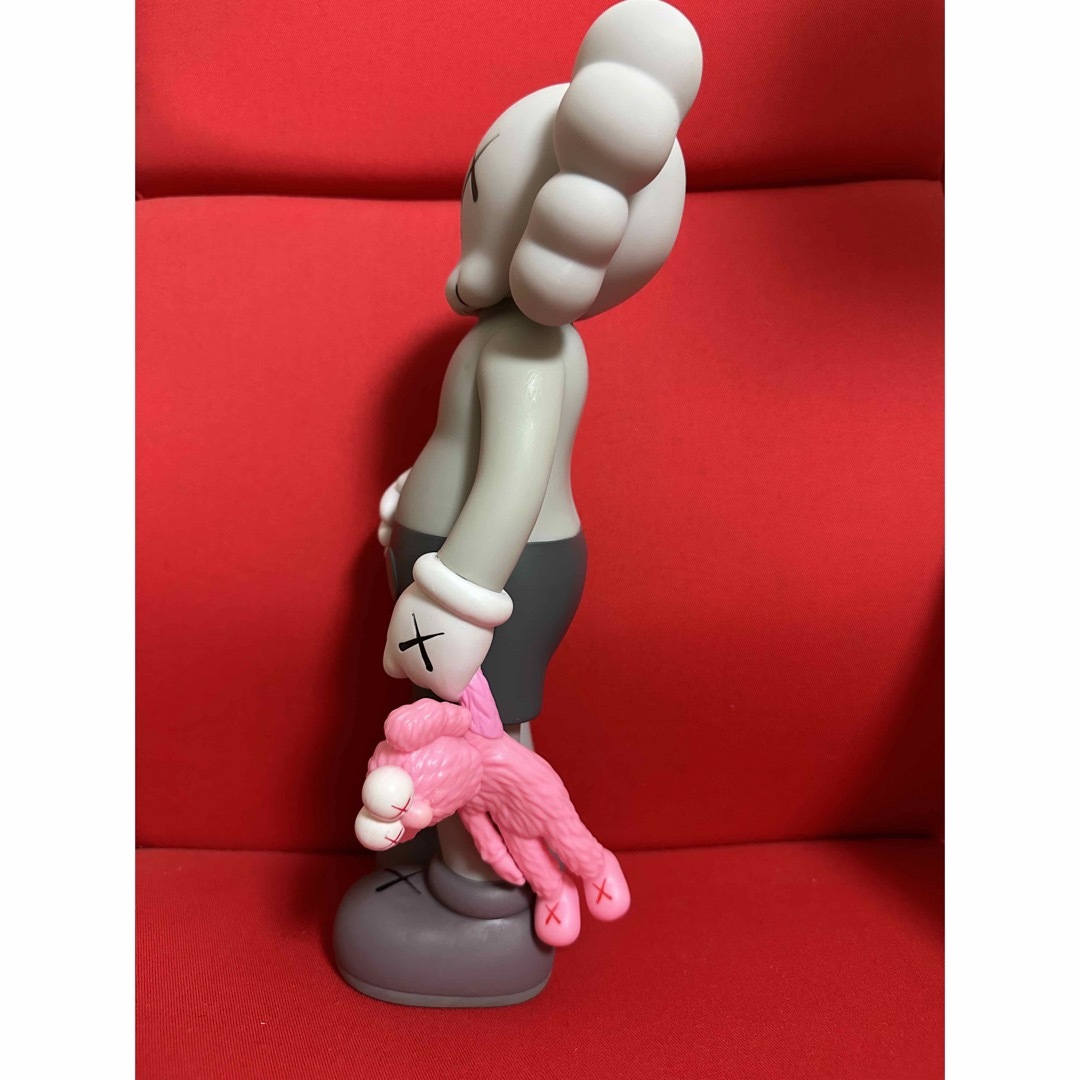 KAWS モチーフ フィギュア