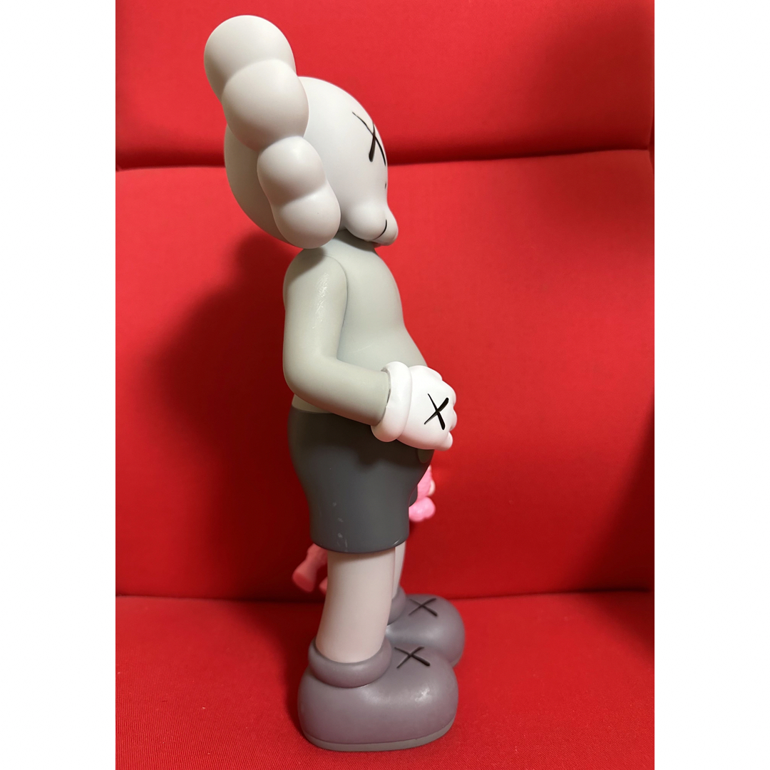 KAWS モチーフ フィギュア