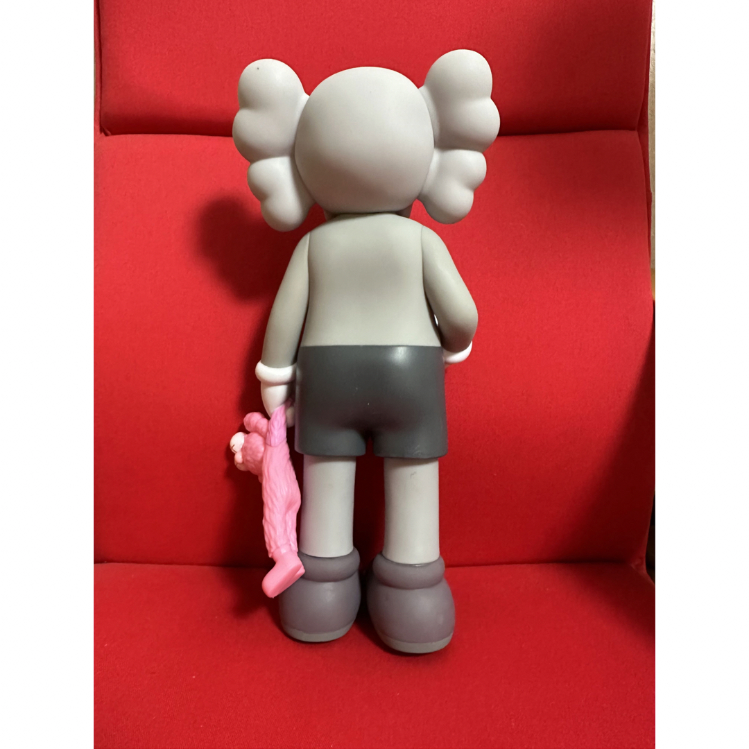 KAWS モチーフ フィギュアの通販 by 翌日発送！ミツバチ's shop ｜ラクマ