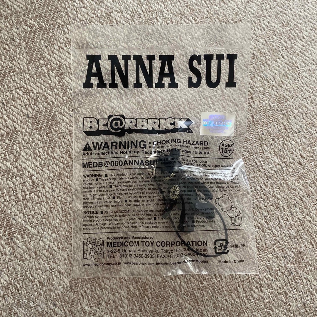 BE@RBRICK(ベアブリック)のANNA SUI ベアブリック　コラボ　ストラップ スマホ/家電/カメラのスマホアクセサリー(ストラップ/イヤホンジャック)の商品写真