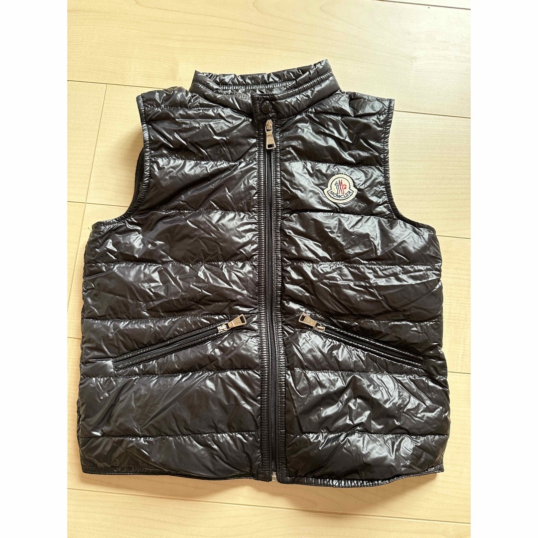 MONCLER(モンクレール)のモンクレール　ベスト　130 キッズ/ベビー/マタニティのキッズ服男の子用(90cm~)(ジャケット/上着)の商品写真