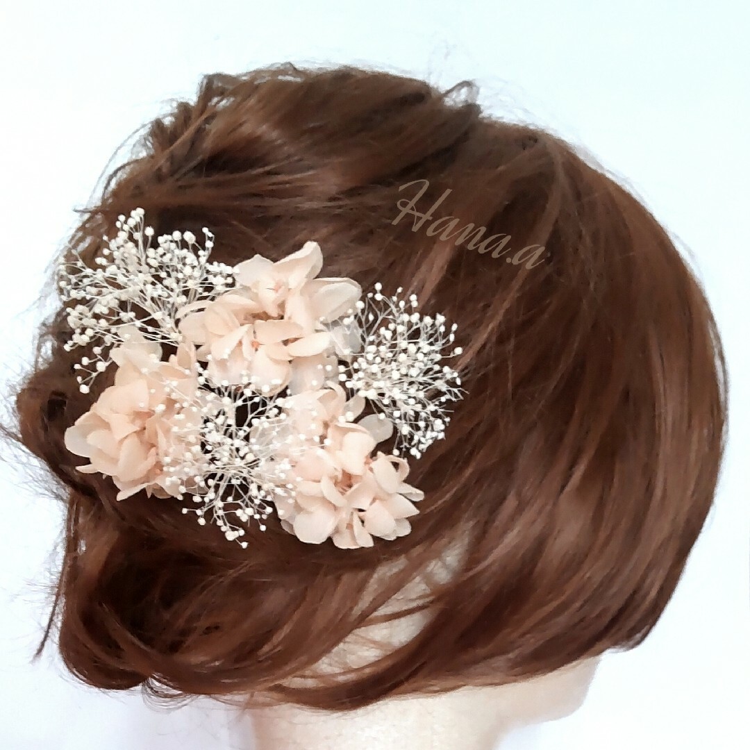 ほんのりピンクとオフホワイトの髪飾り  ドライフラワー プリザーブドフラワー レディースのヘアアクセサリー(ヘアピン)の商品写真