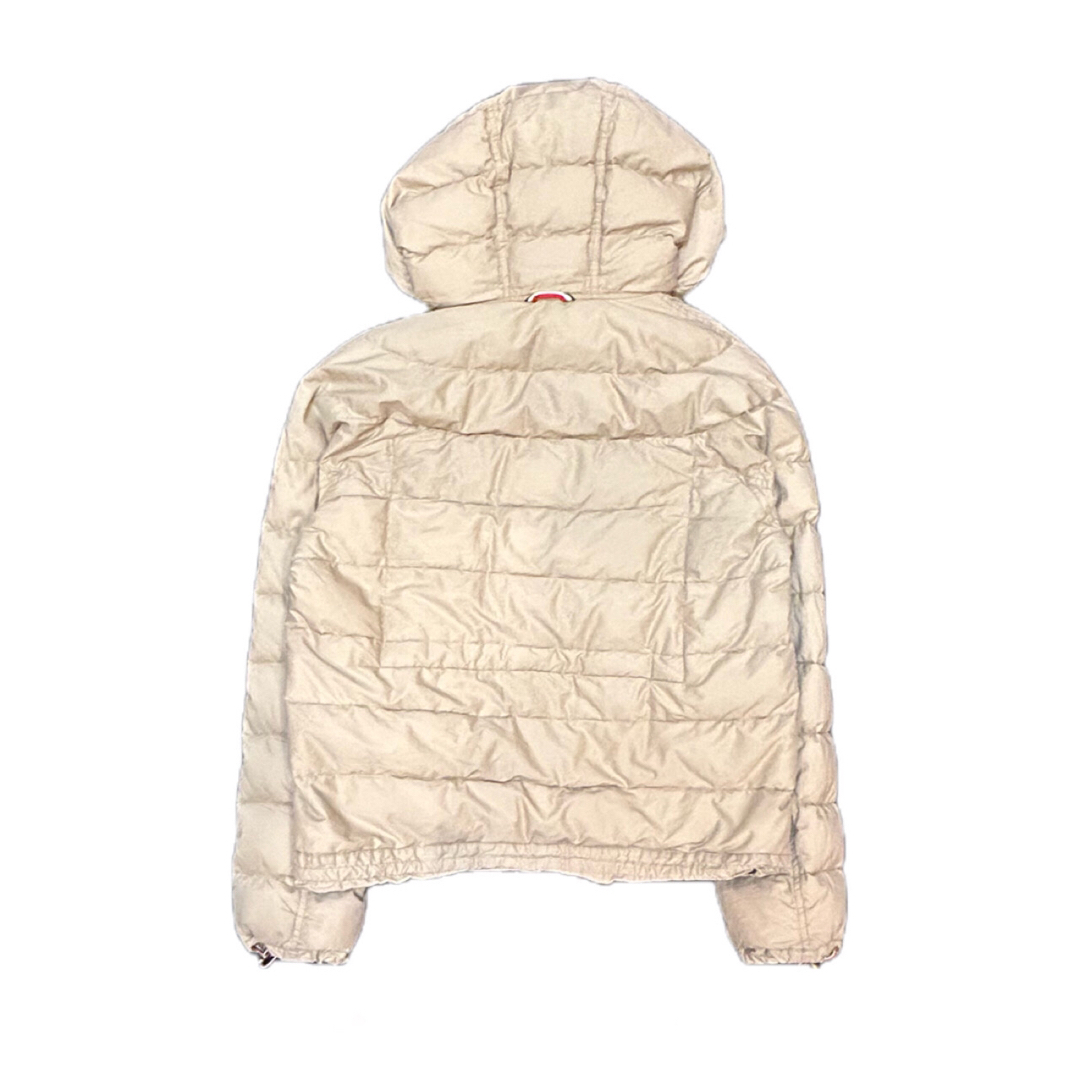 MONCLER(モンクレール)の【中古】MONCLER モンクレール ダウンジャケット ベージュ 傷あり メンズのジャケット/アウター(ダウンジャケット)の商品写真