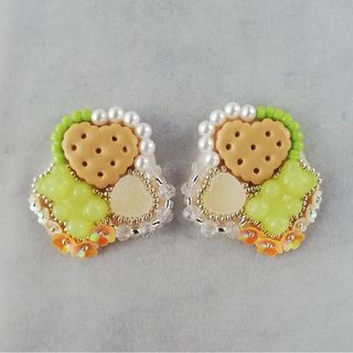 大ぶりビーズ刺繍のピアス/イヤリング(イヤリング)