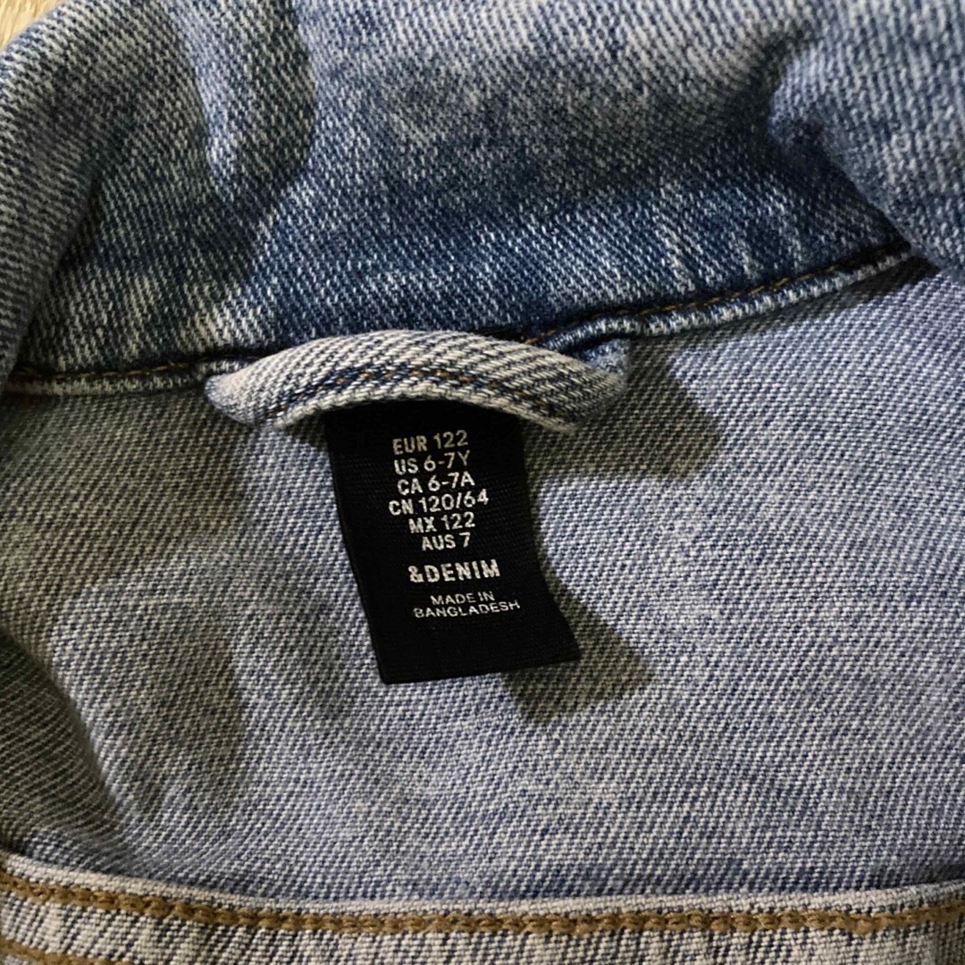 H&M(エイチアンドエム)のH&M   ジャケット　デニム　120 キッズ/ベビー/マタニティのキッズ服男の子用(90cm~)(ジャケット/上着)の商品写真