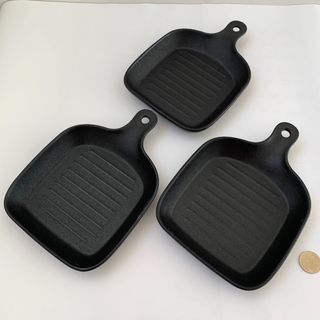 ハンドル付き耐熱皿　鋳物風　黒　3コ(食器)