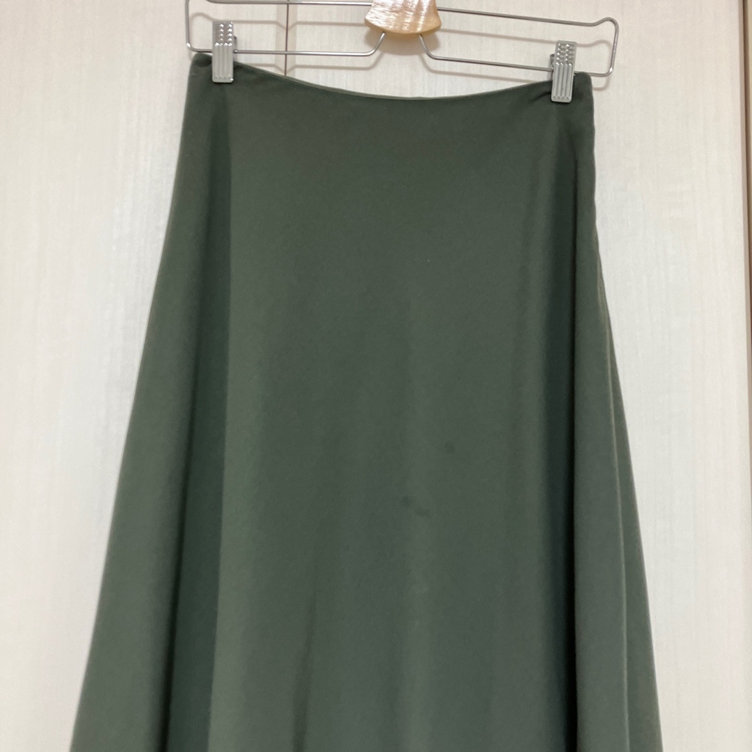 LANDWARDS(ランドワーズ)のランドワーズ　フレア　スカート　カーキ　アダムエロペ  ザラ　イエナ　リヨカ レディースのスカート(ひざ丈スカート)の商品写真