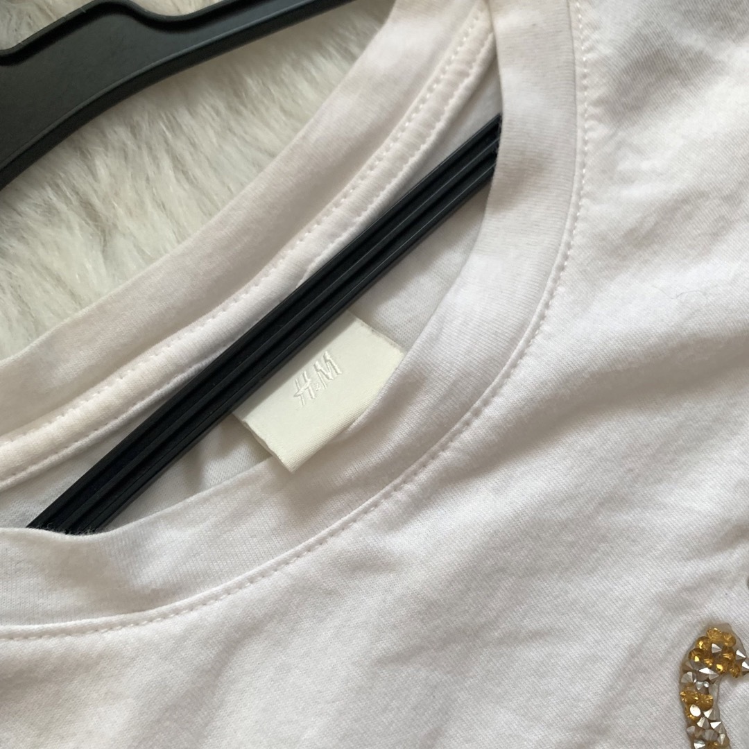 H&H(エイチアンドエイチ)のエイチアンドエム　トップス　スパンコール　Tシャツ　半袖　デザインTシャツ レディースのトップス(Tシャツ(半袖/袖なし))の商品写真