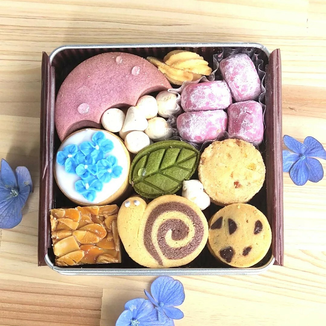 6月のクッキー缶 食品/飲料/酒の食品(菓子/デザート)の商品写真