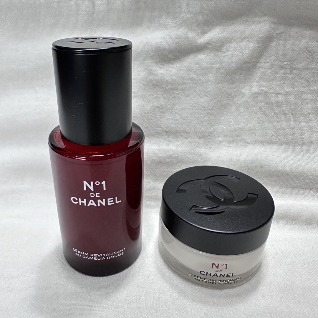 CHANEL(シャネル)のCHANEL シャネル N°1 ドゥ シャネル スキンケアデュオ 新品未使用♪ コスメ/美容のスキンケア/基礎化粧品(美容液)の商品写真
