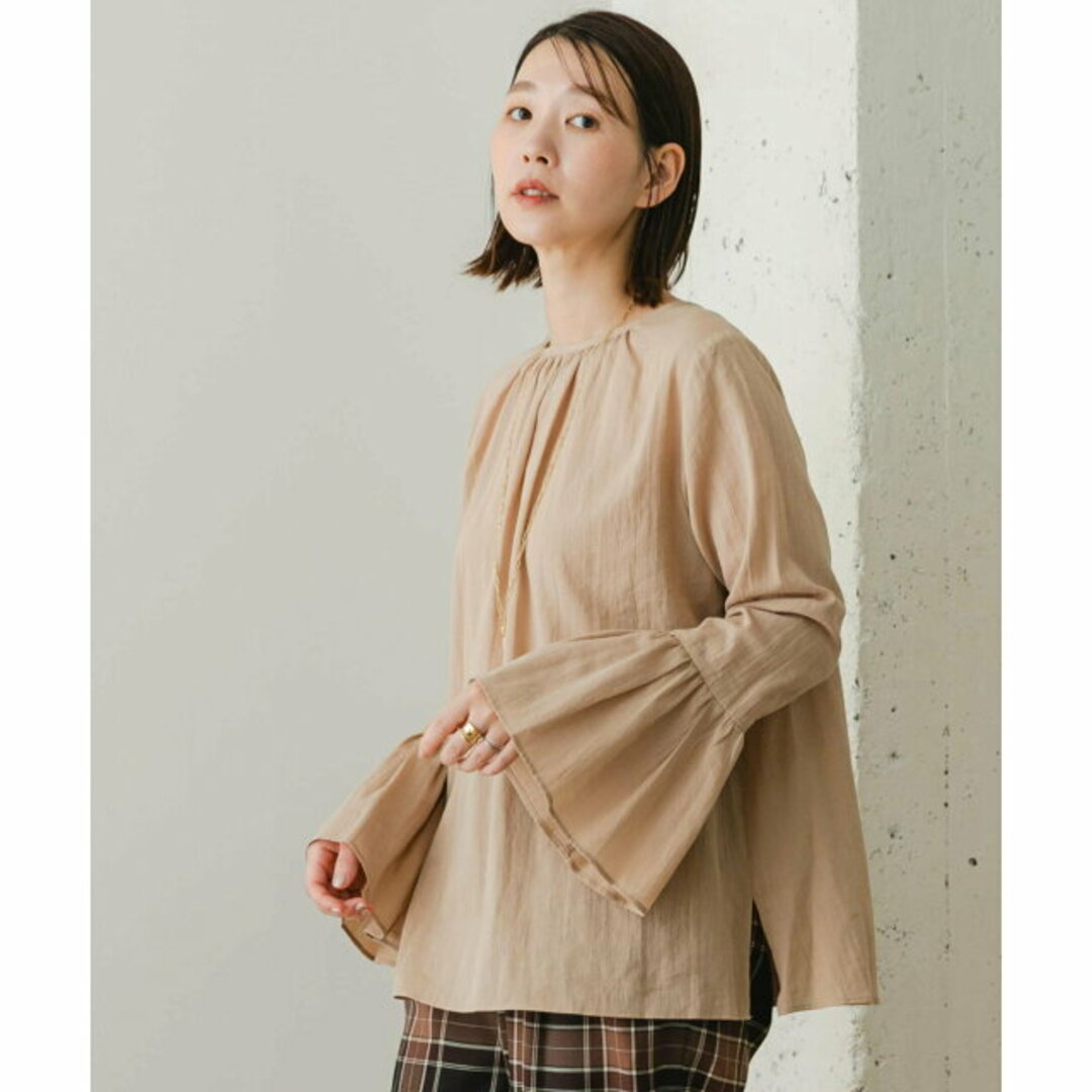 URBAN RESEARCH ROSSO(アーバンリサーチロッソ)の【BEIGE】F by ROSSO ベルスリーブ2WAYブラウス レディースのトップス(シャツ/ブラウス(長袖/七分))の商品写真