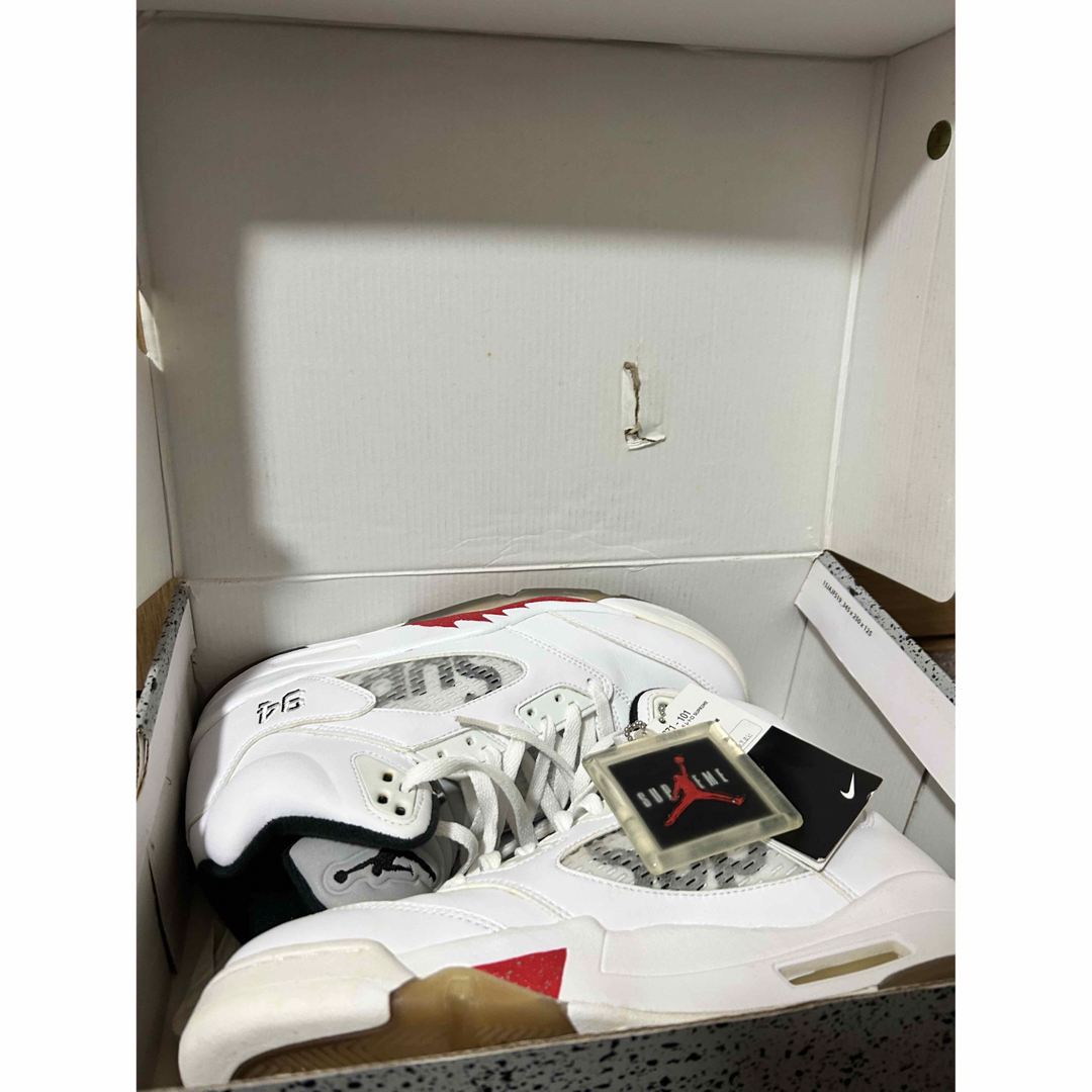 Jordan Brand（NIKE）(ジョーダン)の SUPREME × AIR JORDAN 5 RETRO "WHITE"  メンズの靴/シューズ(スニーカー)の商品写真