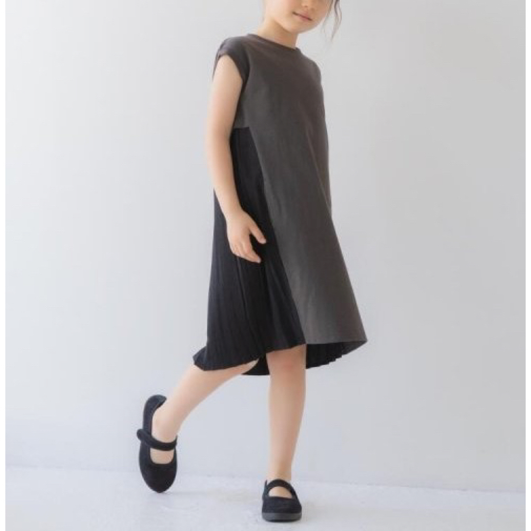 THE SHOP TK(ザショップティーケー)のTHE SHOP TK バックプリーツワンピース　グレー　100cm キッズ/ベビー/マタニティのキッズ服女の子用(90cm~)(ワンピース)の商品写真