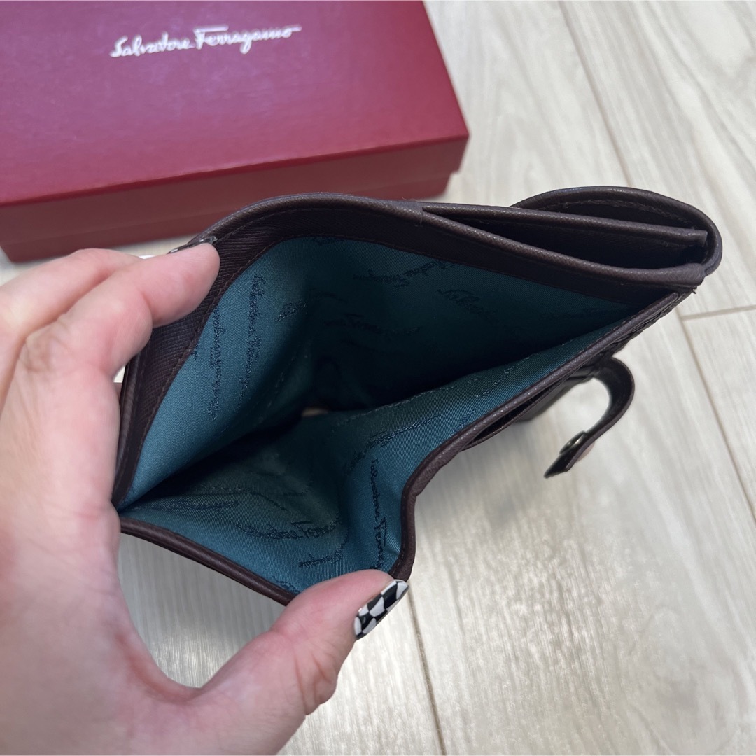 新品未使用!サルヴァトーレフェラガモ 折財布 二つ折り財布