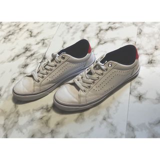 ヴァンズ(VANS)の送料無料！　VANSレディーススニーカー　24.0㎝　ホワイト(スニーカー)