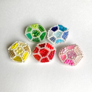 【在庫一掃SALE】訳あり 宝石ブローチ ビーズ刺繍 5個セット ハンドメイド(コサージュ/ブローチ)