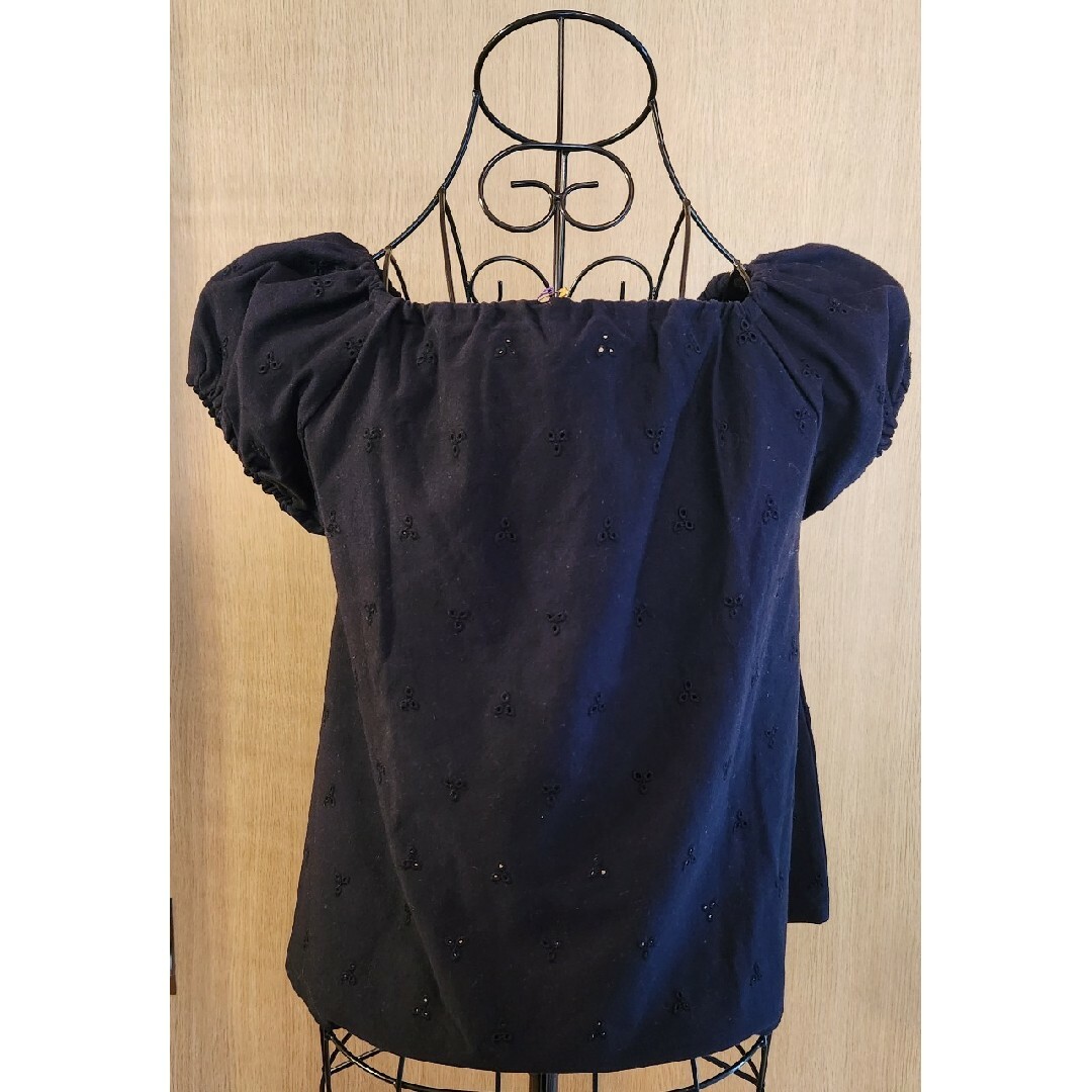 黒 地模様 ブラウス レディースのトップス(シャツ/ブラウス(半袖/袖なし))の商品写真