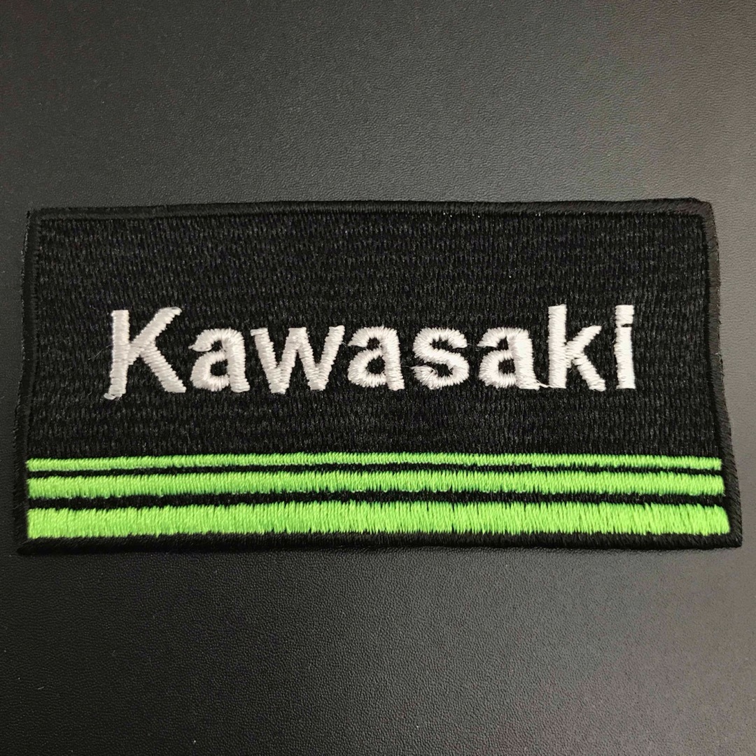 カワサキ(カワサキ)の蛍光糸使用 KAWASAKI カワサキロゴアイロンワッペン 82×40mm C 自動車/バイクのバイク(装備/装具)の商品写真