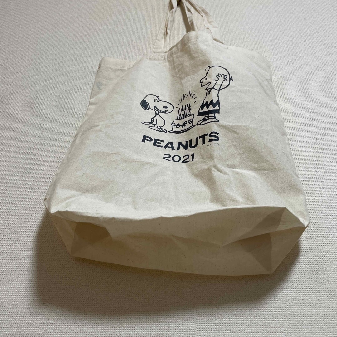 【スヌーピー】ピーナッツ　2021 トートバック レディースのバッグ(トートバッグ)の商品写真