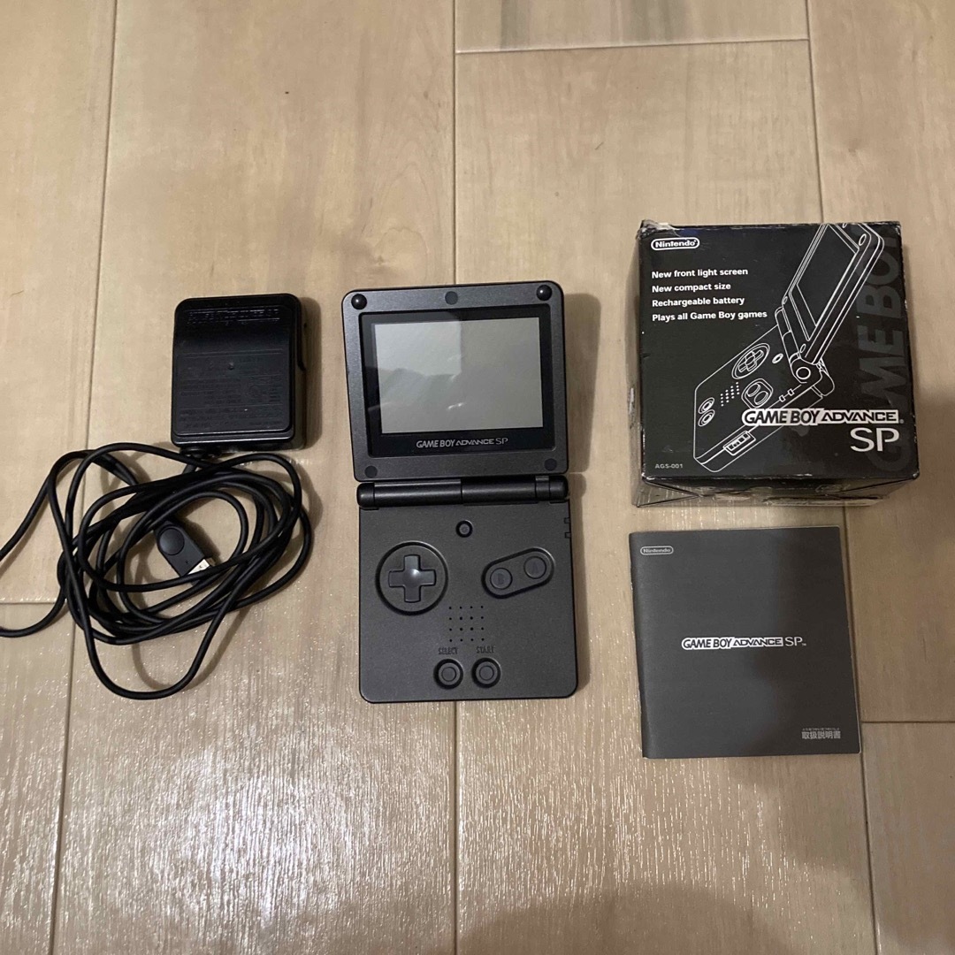 任天堂(ニンテンドウ)のゲームボーイアドバンス　GAMEBOY ADVANCE SP ブラック　黒 エンタメ/ホビーのゲームソフト/ゲーム機本体(携帯用ゲーム機本体)の商品写真