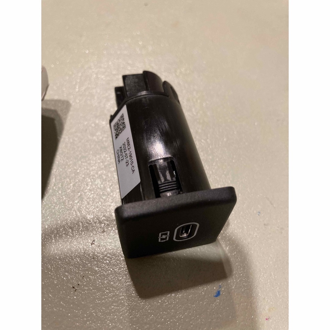 ランドローバー　純正　USB  コネクター　Cタイプ　LR150198