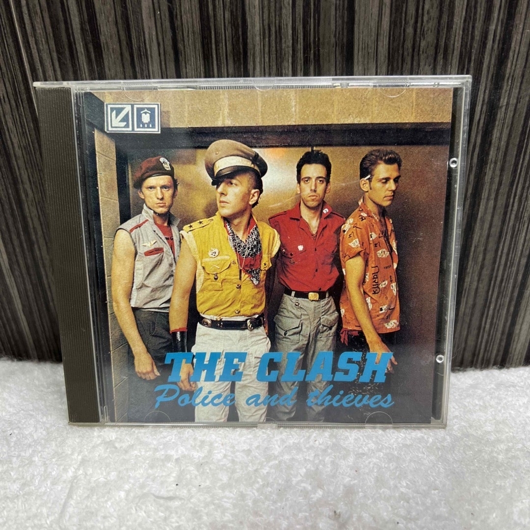 The Clash - と2枚セット エンタメ/ホビーのCD(ポップス/ロック(洋楽))の商品写真