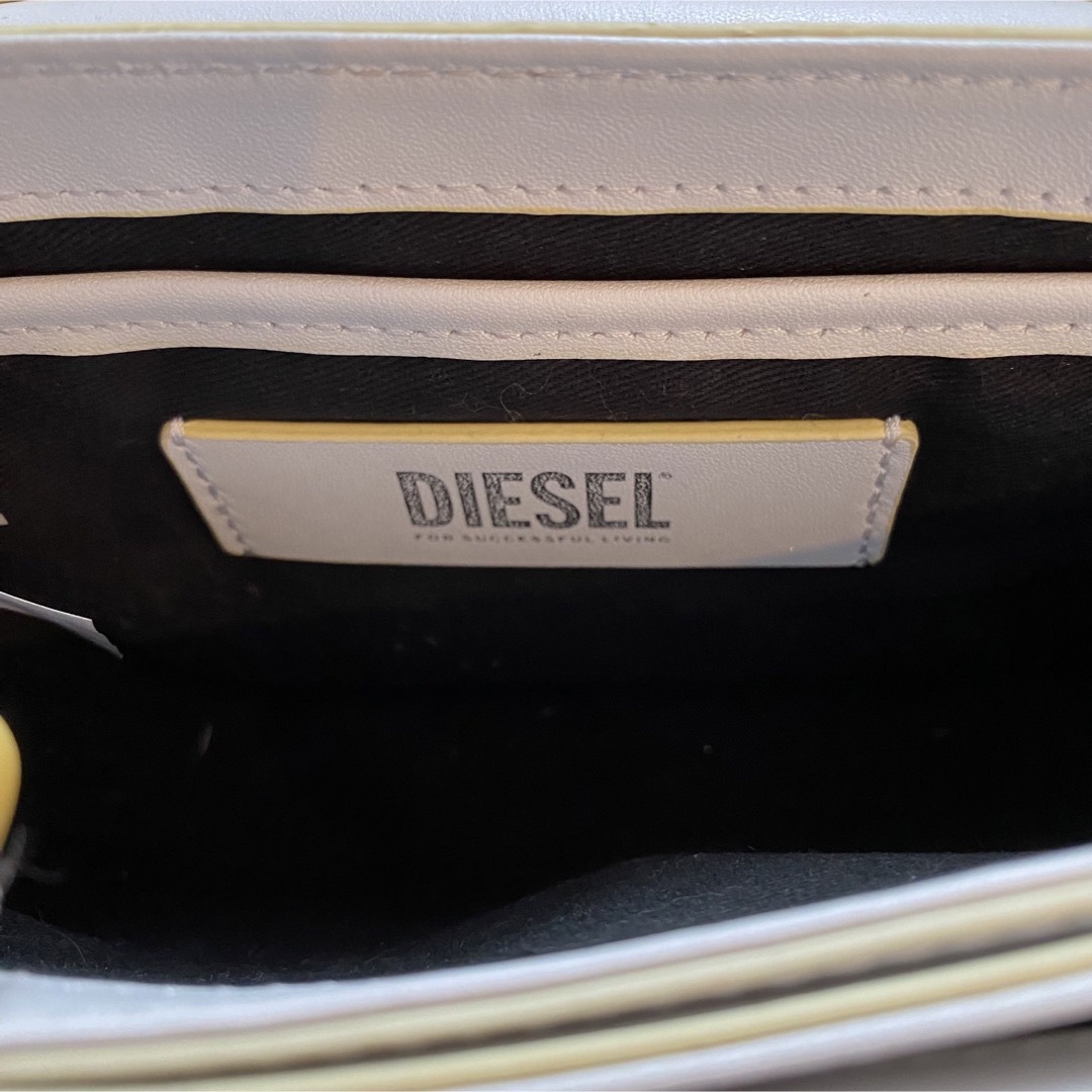 正規品　DIESEL  1DR  white  美品　レザークロスボディバッ