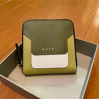 マルニ(Marni)のマルニ 二つ折り財布 トランク コンパクト財布 グリーン マルチ MARNI(財布)