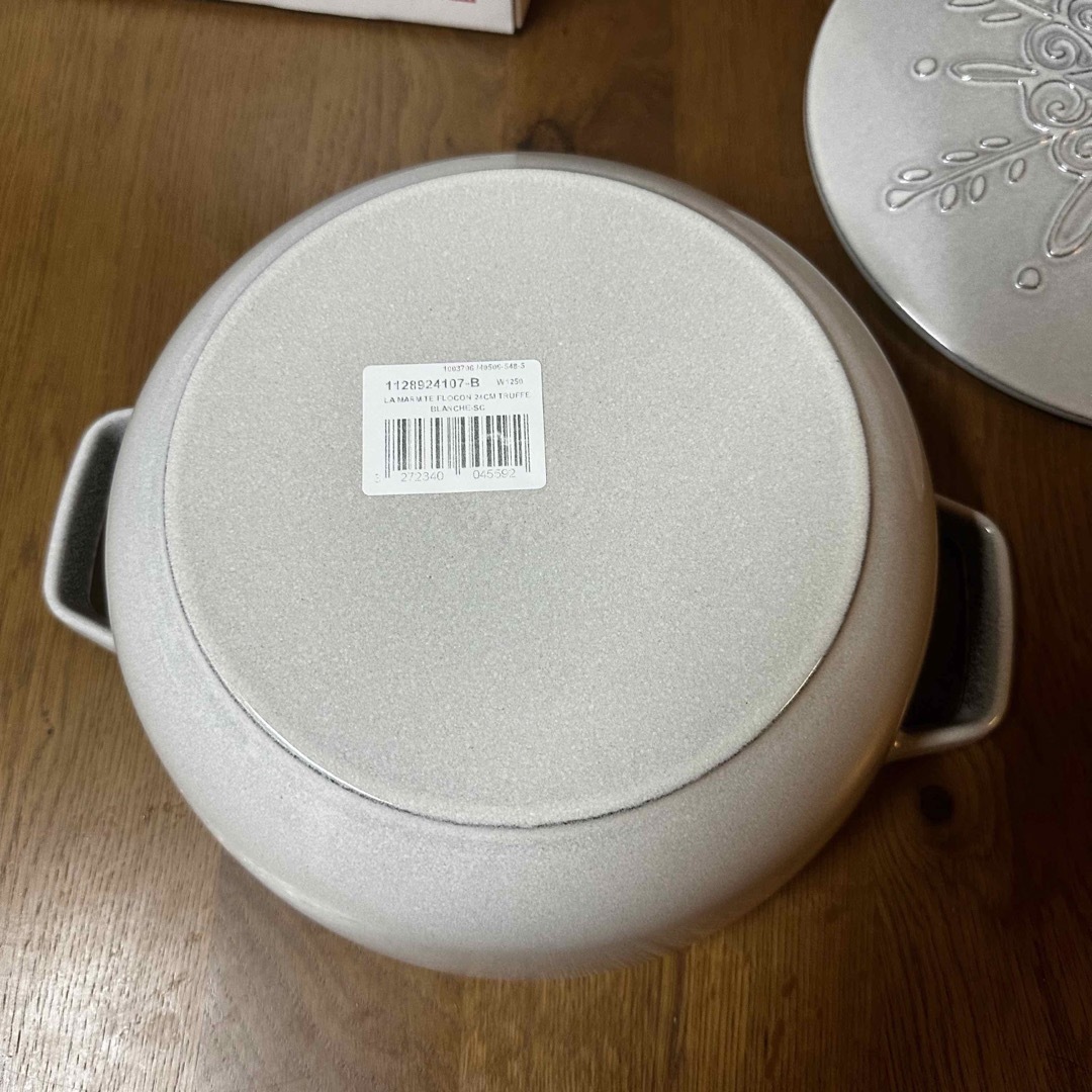 新品staub ストウブ スノーフレークココット カンパーニュ ワナベ - 鍋