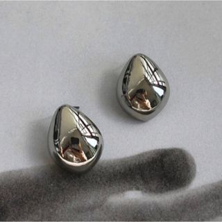 ロク(6 (ROKU))のMetal drop silver pierce No.122(ピアス)